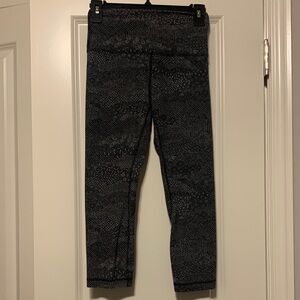 LuluLemon Black and White Cropped Leggings, Good Condition, Size 4